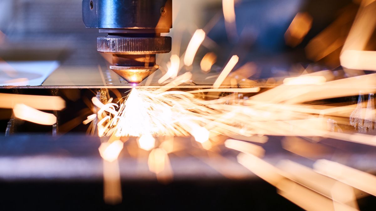 Taglio Laser: Tecnologia di Precisione per la Lavorazione dei Metalli | GNG Meccanica Srl Carpenteria Meccanica Industriale Parma Bologna Milano Verona Genova Firenze
