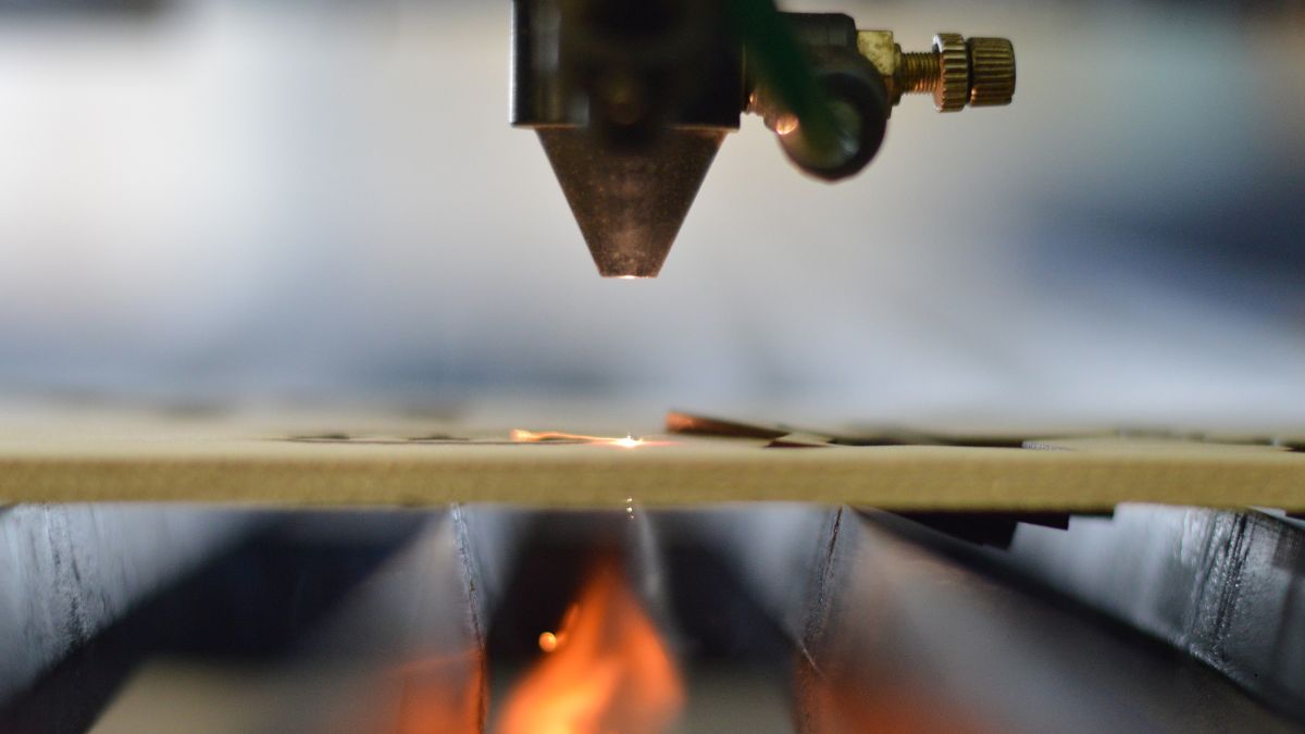 Taglio Laser su Acciaio Alluminio e Leghe: Quali Sono le Differenze? | GNG Meccanica Srl Carpenteria Meccanica Industriale Parma Bologna Milano Verona Genova Firenze